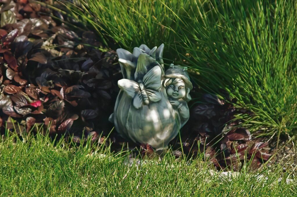 Blüten Gartenkobold Aus Stein Mit Schmetterling - Phineus Papilionem