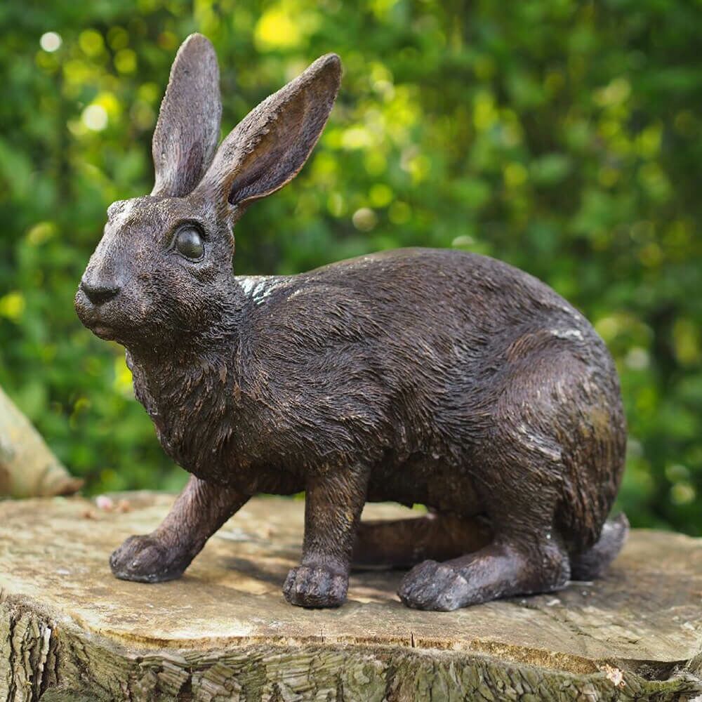 Bronze Hasenskulptur Im Natürlichen Look - Hase Elbo