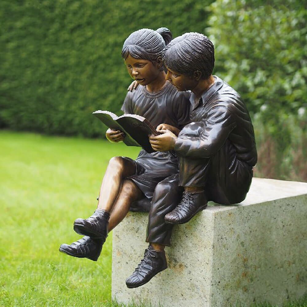 Bronzefigur Mädchen Und Junge - Sitzende Kinder