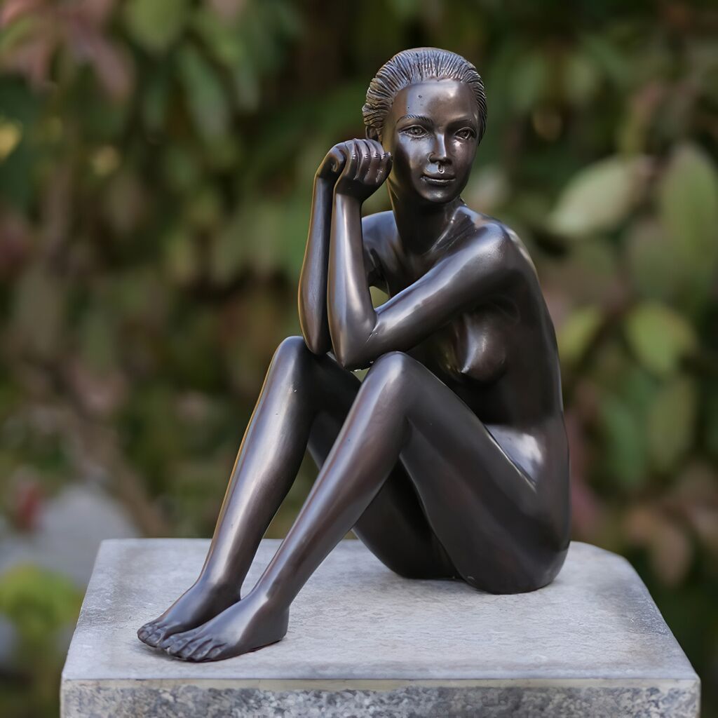Dunkelbraune Frauenstatue Aus Bronze - Modern - Feme Elenae