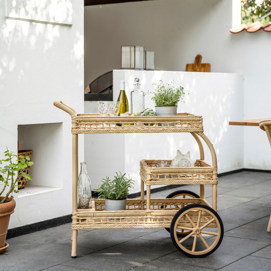 Elegant Geflochtener Servierwagen Mit Rädern Für Den Garten - Servierwagen Silje