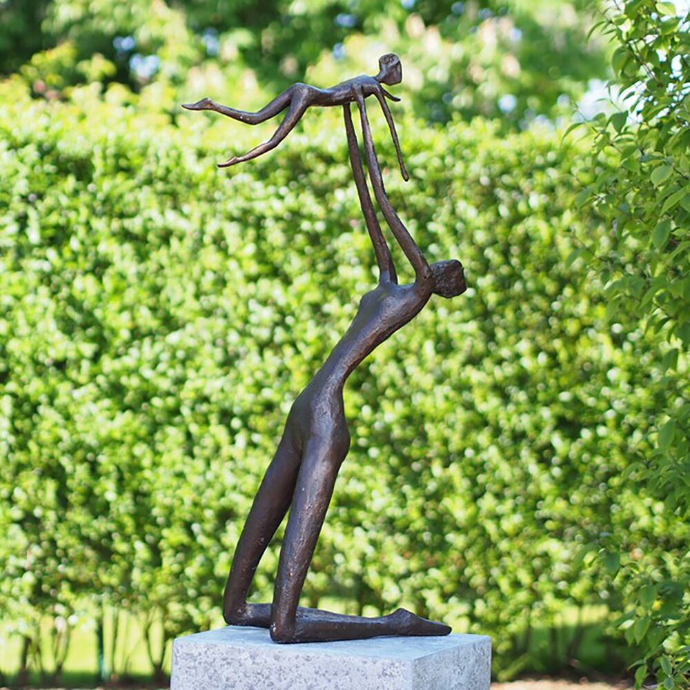 Frau Spielt Mit Kind - Moderne Outdoor Bronzefigur - Kiruma
