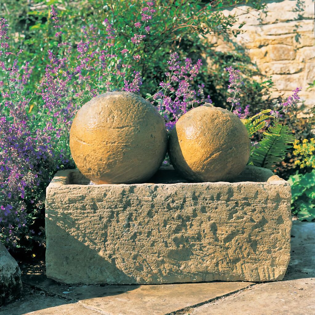 Garten Springbrunnen Mit Kugel - Burgund