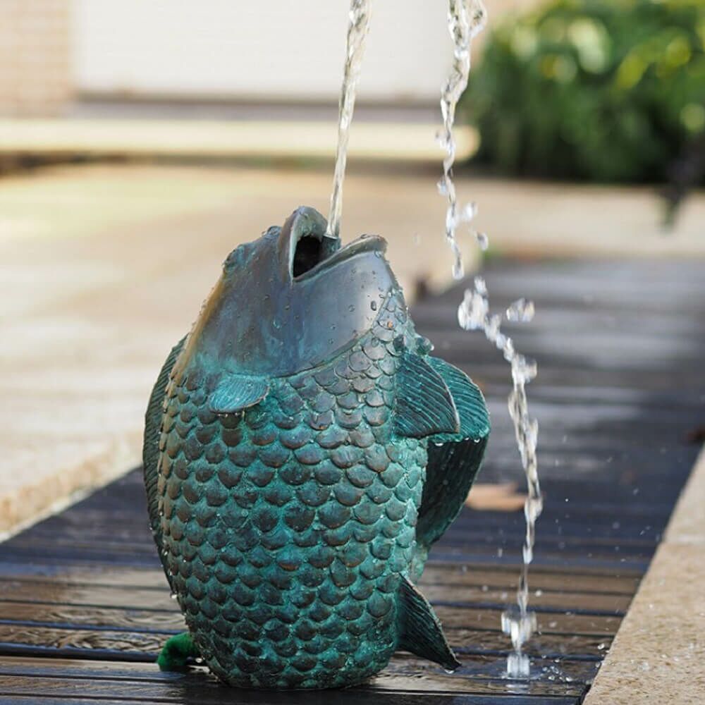 Grüner Bronze Wasserspeier Fisch - Pisco