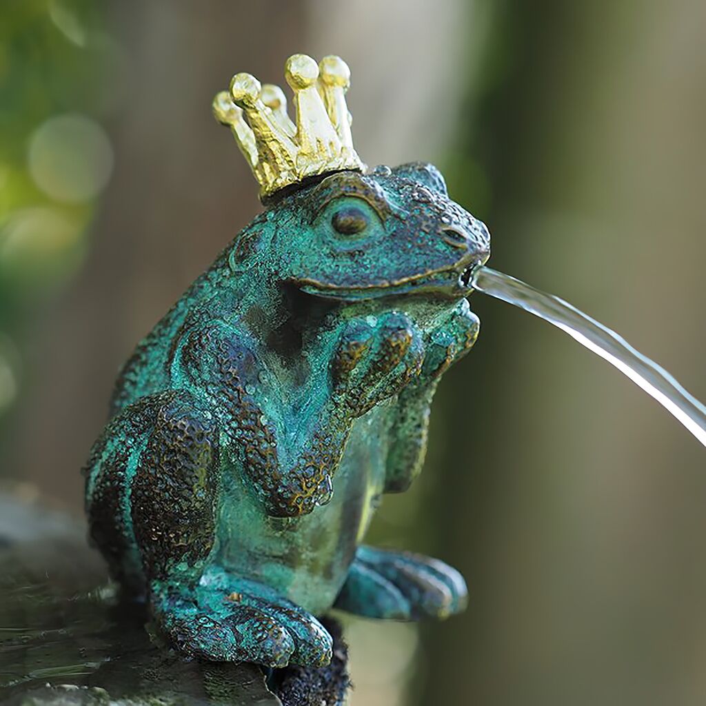 Grüner Froschkönig Mit Goldener Krone Als Bronze Wasserspeier - Froschkönig Pieru