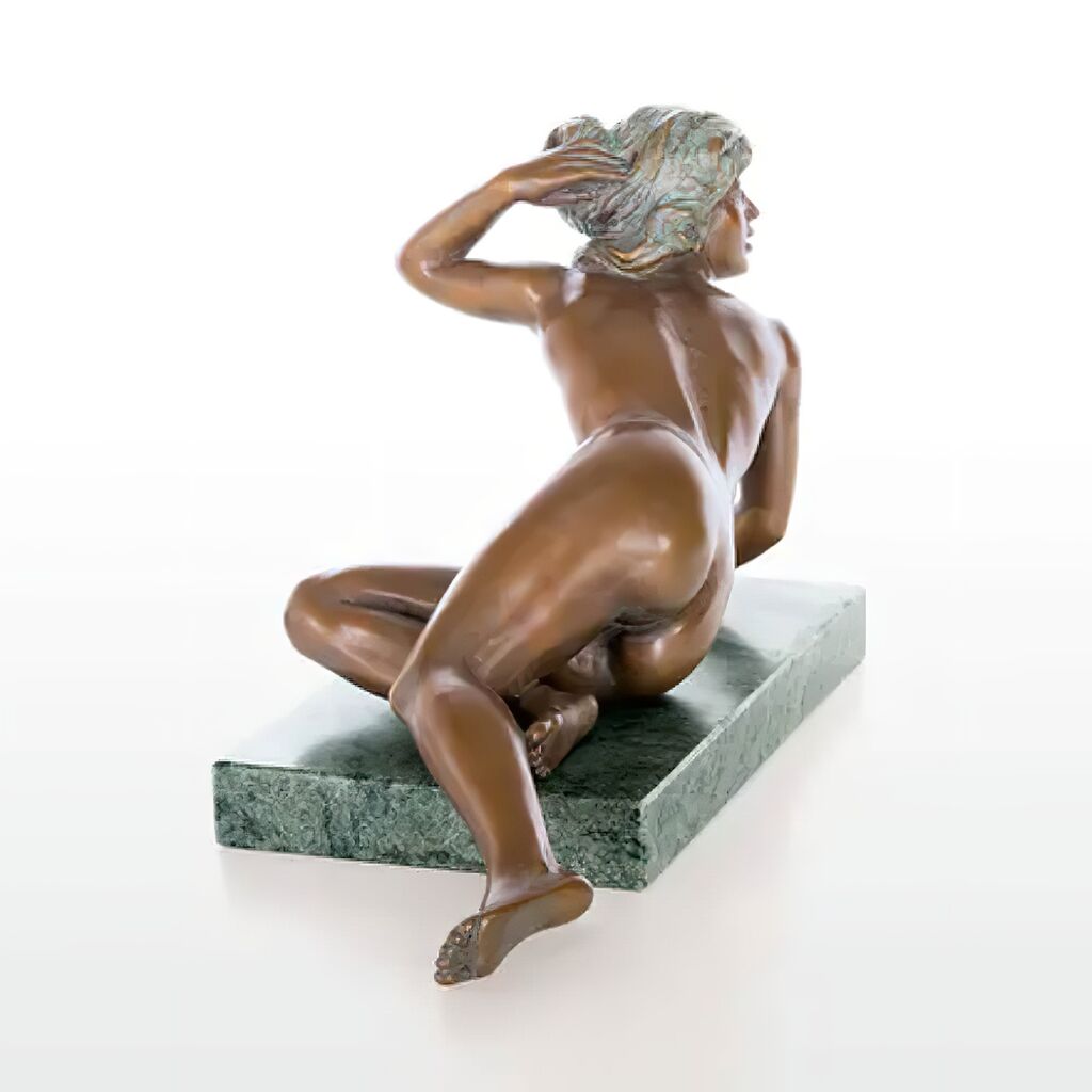 Liegende Aktskulptur Als Limitierte Bronzefrau - Sonnige Stunden