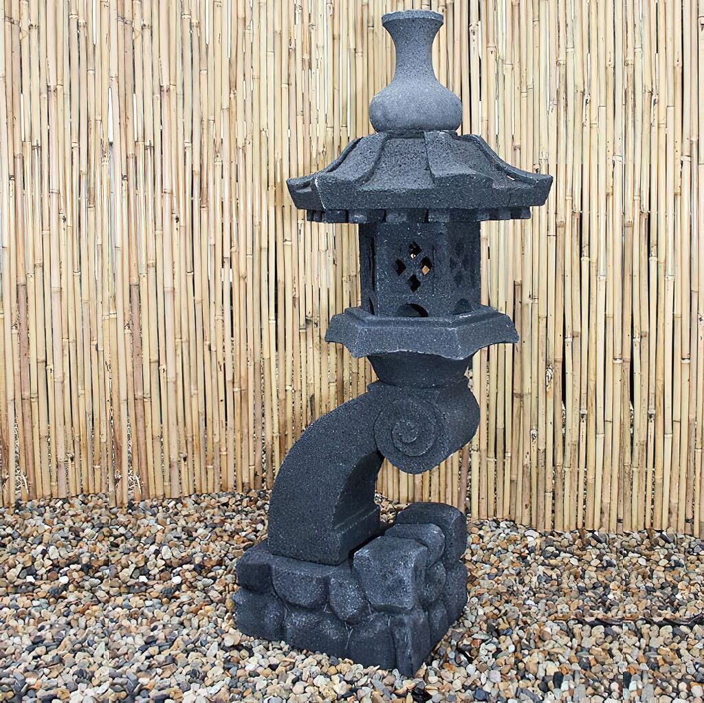 Schwarze Japanische Steinlaterne Aus Lavastein - Osamuna