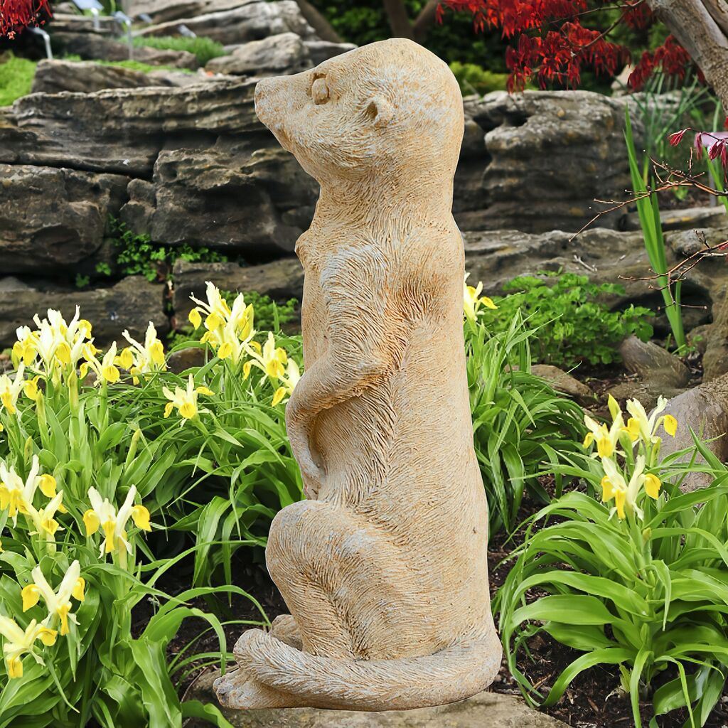 Steinfigur Mit Erdmännchen - Zula
