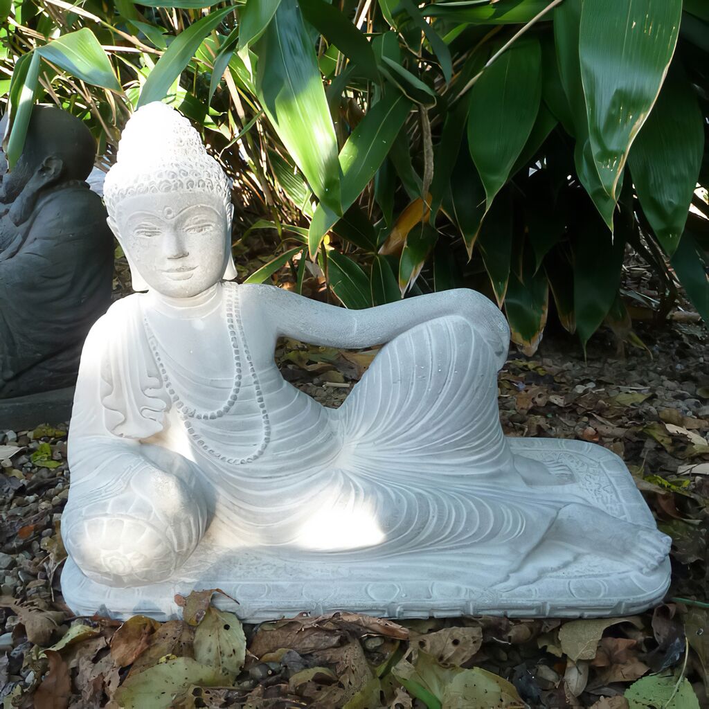 Steinguss Buddha Liegend In Heller Ausführung - Ganamena