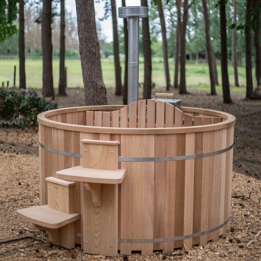 Traditioneller Außen Whirlpool Aus Zedernholz Mit Holzofen - Rund - Bebti