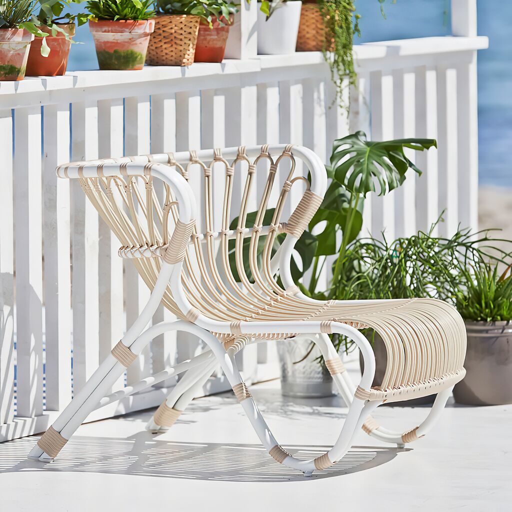 Weißer Loungechair Mit Rückenlehne Aus Alu-Rattan - Loungesessel Minja