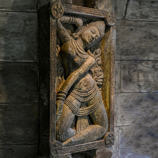  Asia Relief Aus Basanit Von Einer Khmer Frau Mit Verziertem Rahmen - Marsinah