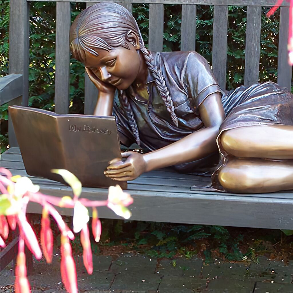  Bronze Figur - Liegendes Lesendes Mädchen