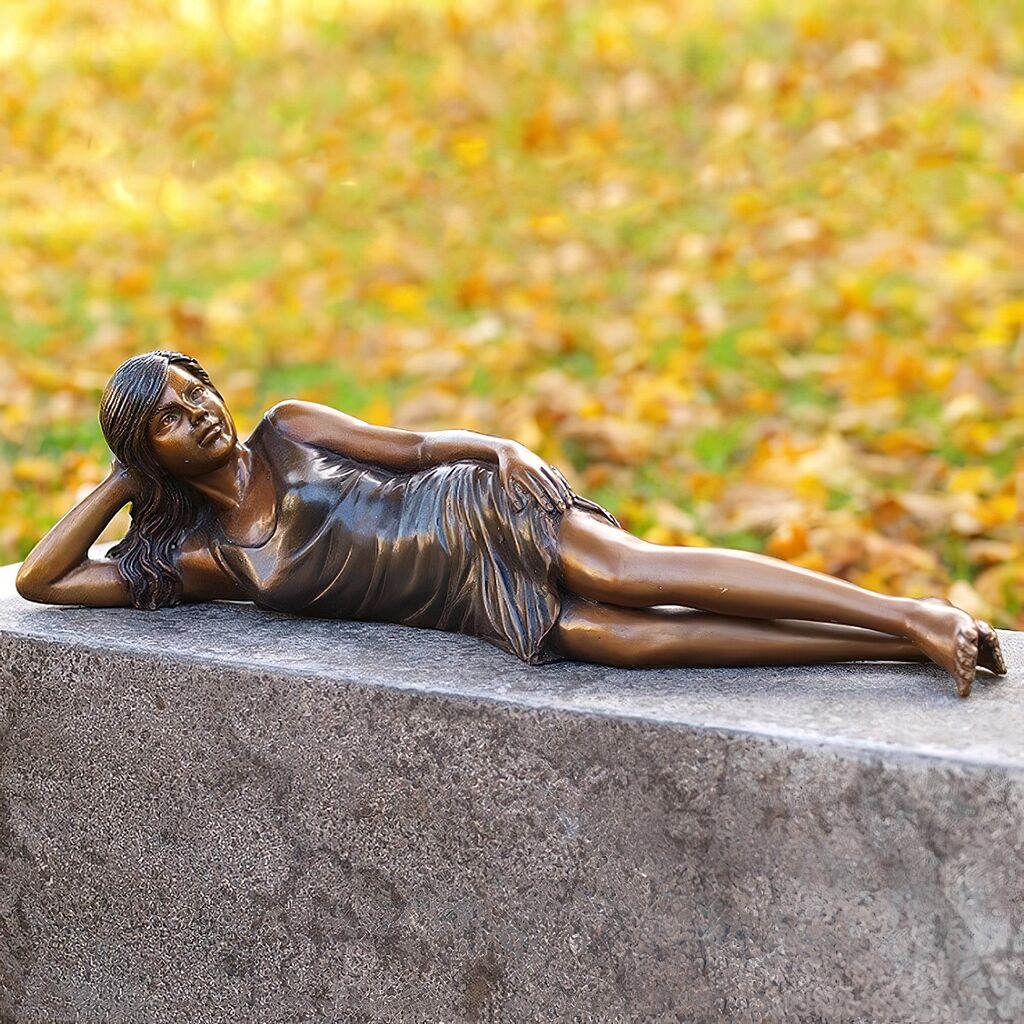  Bronze Fraufigur Liegend Aus Bronzeguss - Mira Liegt