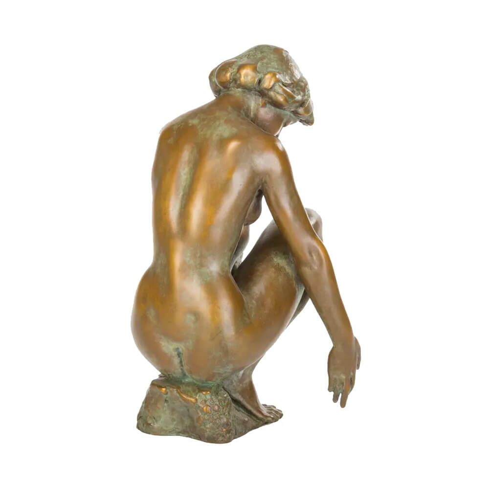  Bronzeskulptur Frau Sitzt Auf Stein - Limitiert - Bunte Steine