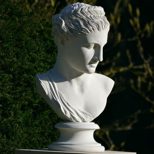  Büste Aus Steinguss Für Den Garten - Berenice