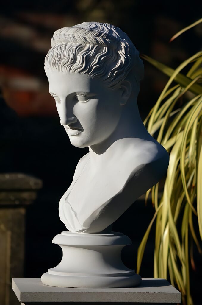  Büste Aus Steinguss Für Den Garten - Berenice