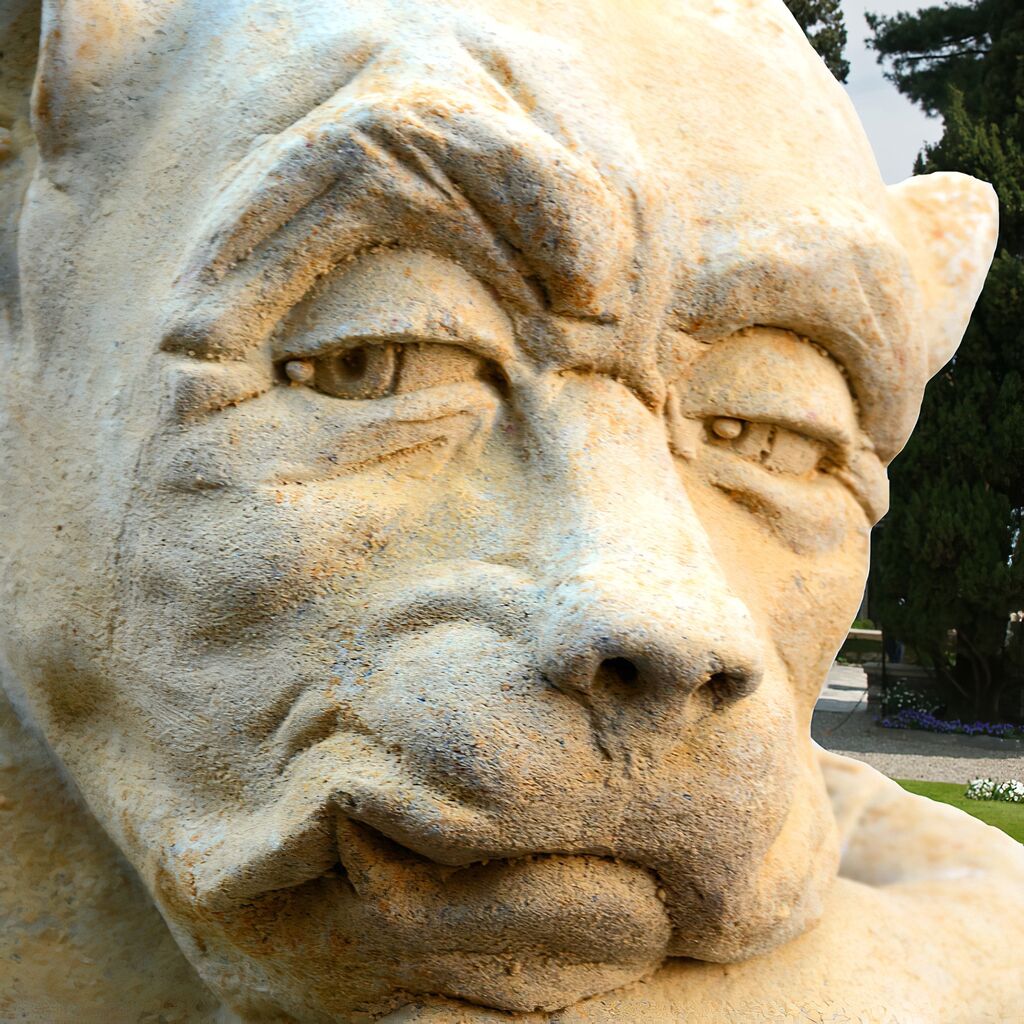  Devonshire Gargoyle Mit Schwert - Krimhold