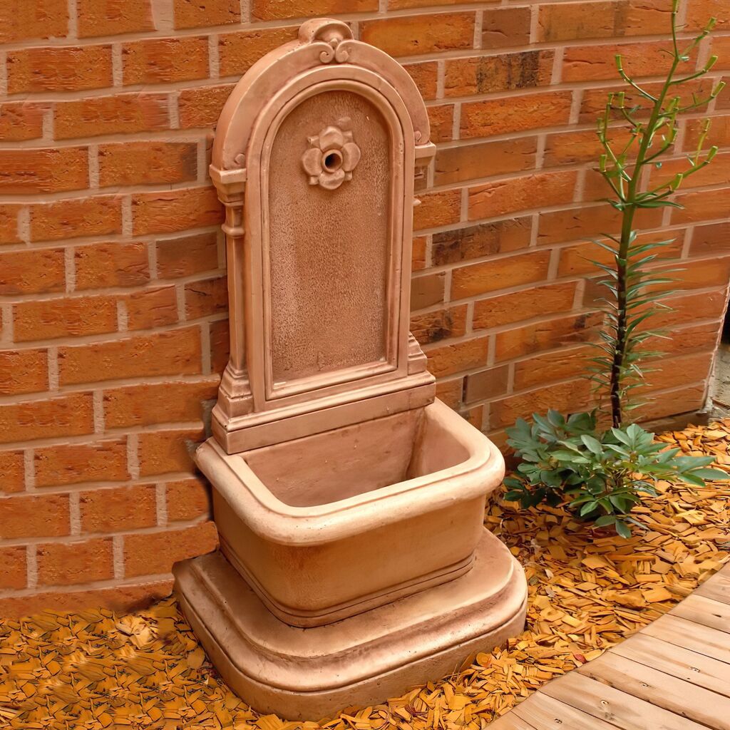  Eleganter Wandbrunnen Für Den Garten Aus Steinguss - Rosaria