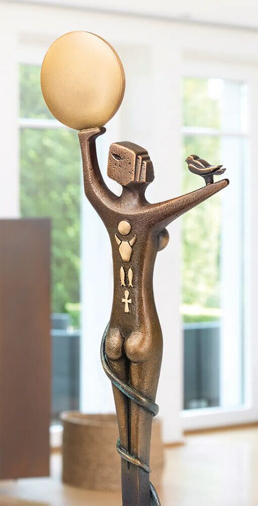  Göttin Mit Sonne In Der Hand Aus Limitiertem Bronzeguss - Schutzgöttin Der Natur