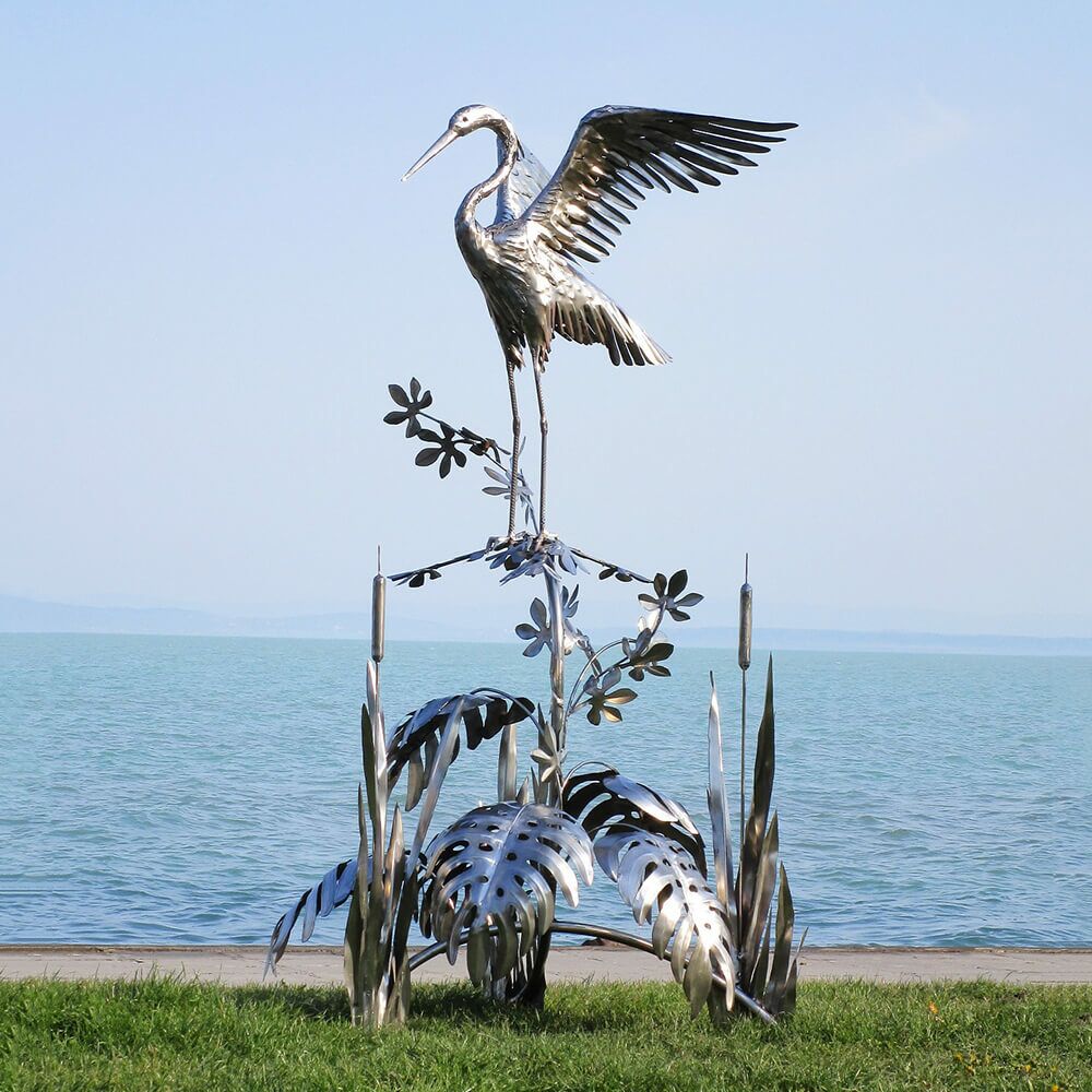  Große Vogelskulptur Aus Metall - Reiher Sitzt Auf Schilf - Atadia