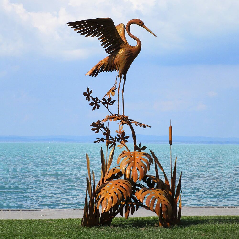  Große Vogelskulptur Aus Metall - Reiher Sitzt Auf Schilf - Atadia