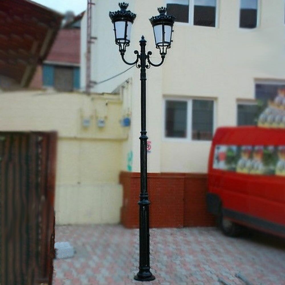  Historische Straßenlampe Aus Gusseisen Mit Zwei Laternen - Aksel
