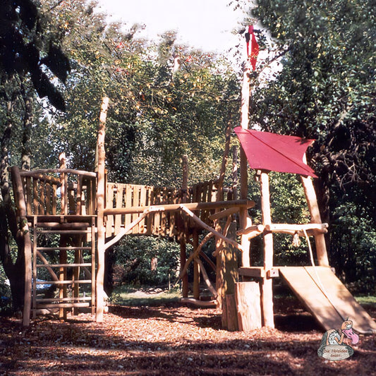  Holz Spielburg Mit Drei Türmen, Kletterwand Und Brücke - Spielburg Plumpudding Castle