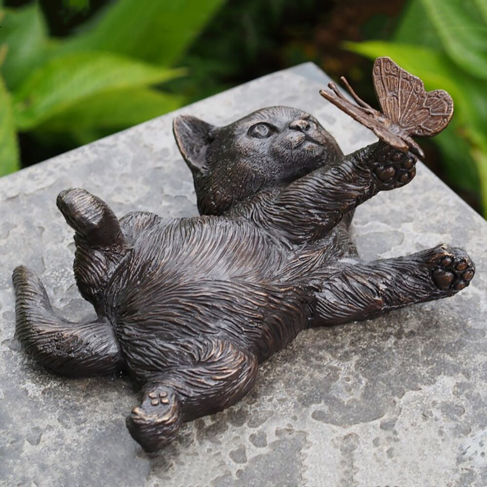  Katzenwelpe Spielt Mit Schmetterling - Lebensgroße Bronze Tierfigur - Katzenwelpe Kitta