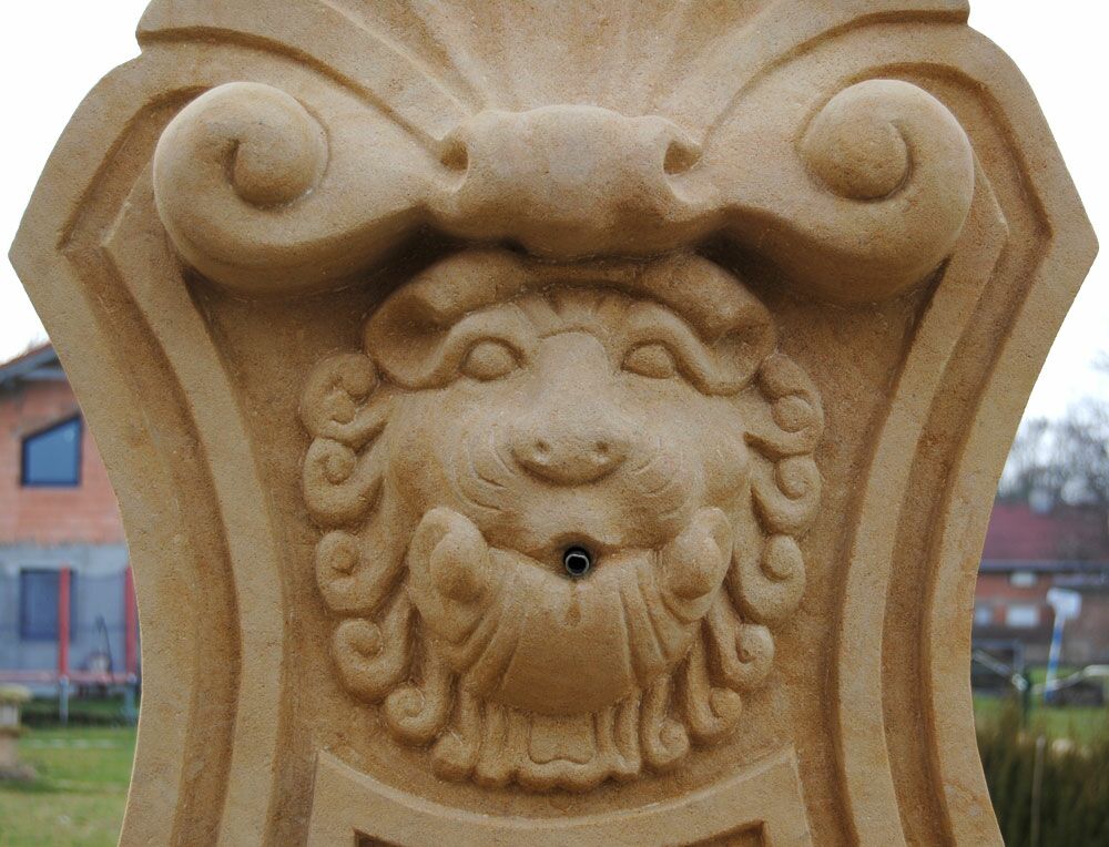  Klassischer Brunnen Aus Sandstein - Cattinara