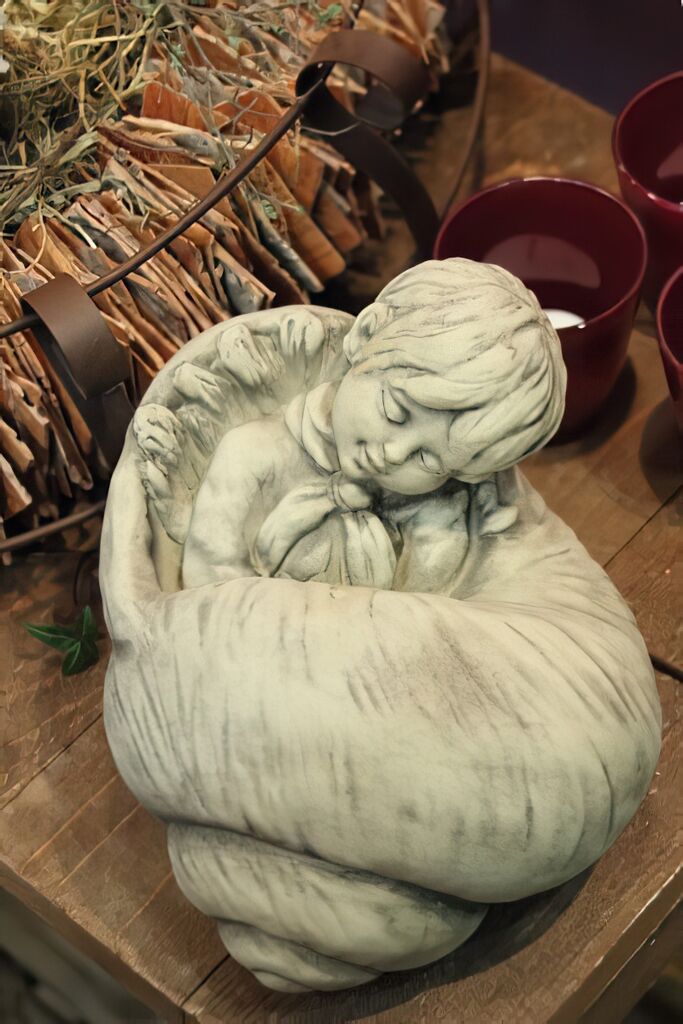  Kleine Jungen Steinfigur Mit Schneckenhaus - Angus