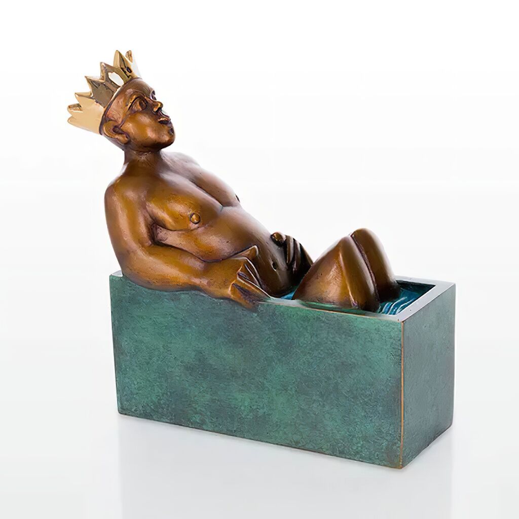 König Sitzt In Wanne - Farbige Bronzeskulptur Mit Krone - Königliches Bad