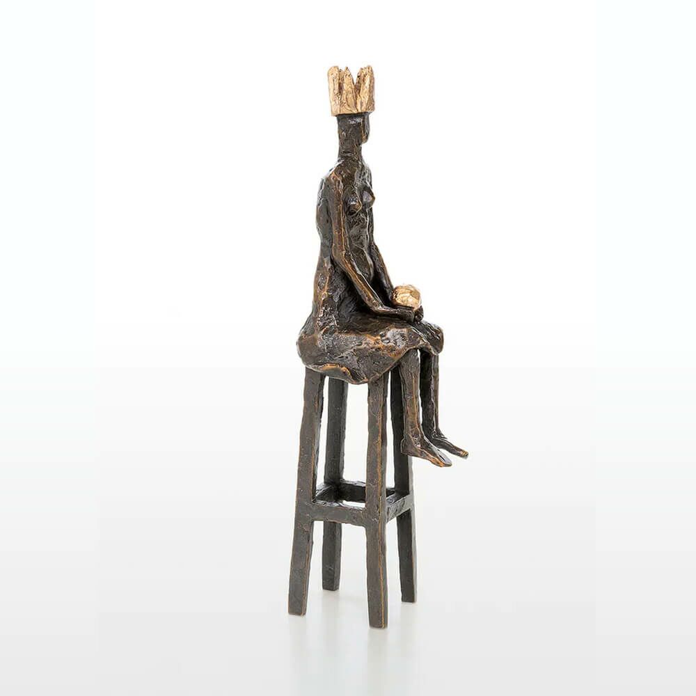  Königin Sitzt Auf Hocker - Bronzeskulptur Mit Goldkrone - Kleine Königin