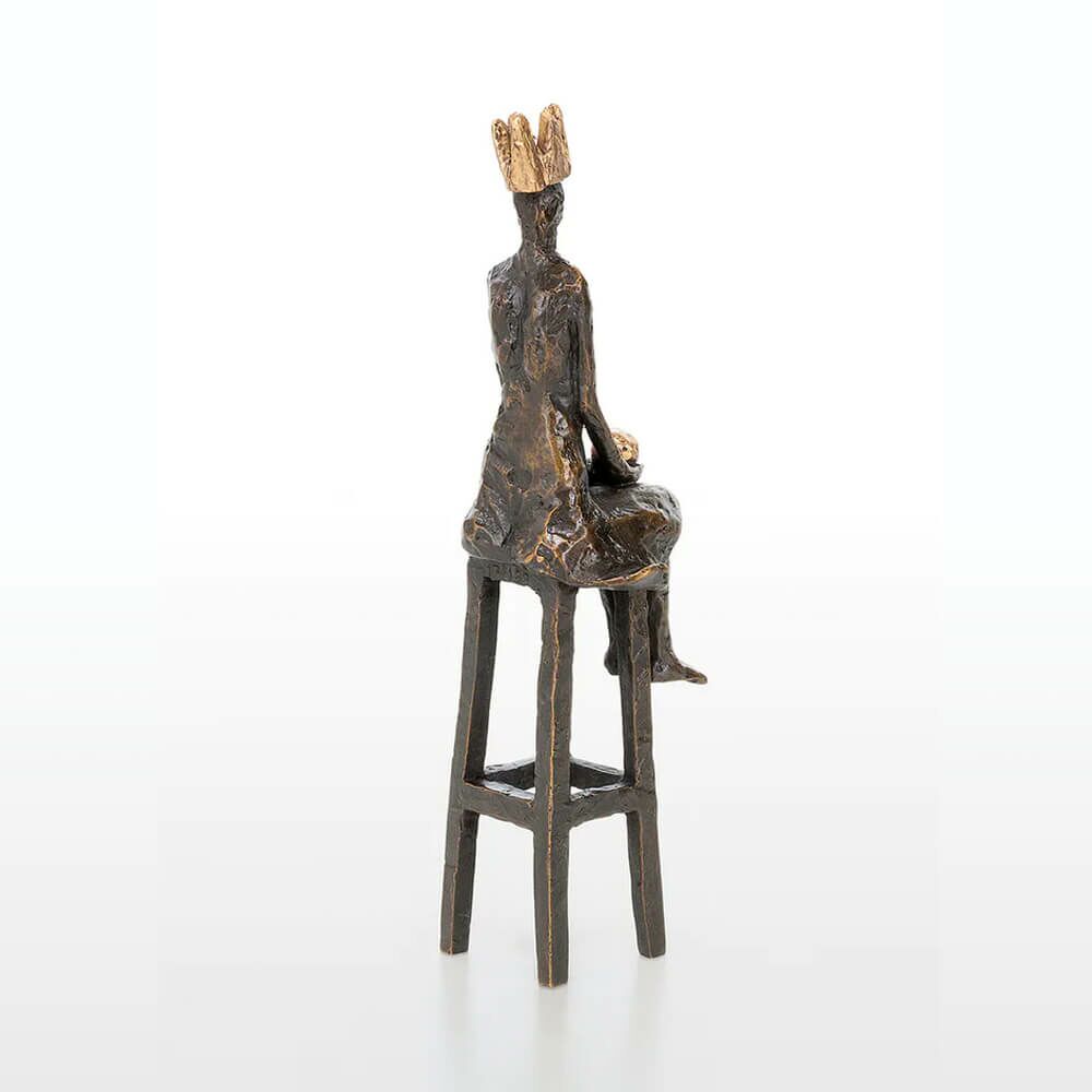  Königin Sitzt Auf Hocker - Bronzeskulptur Mit Goldkrone - Kleine Königin