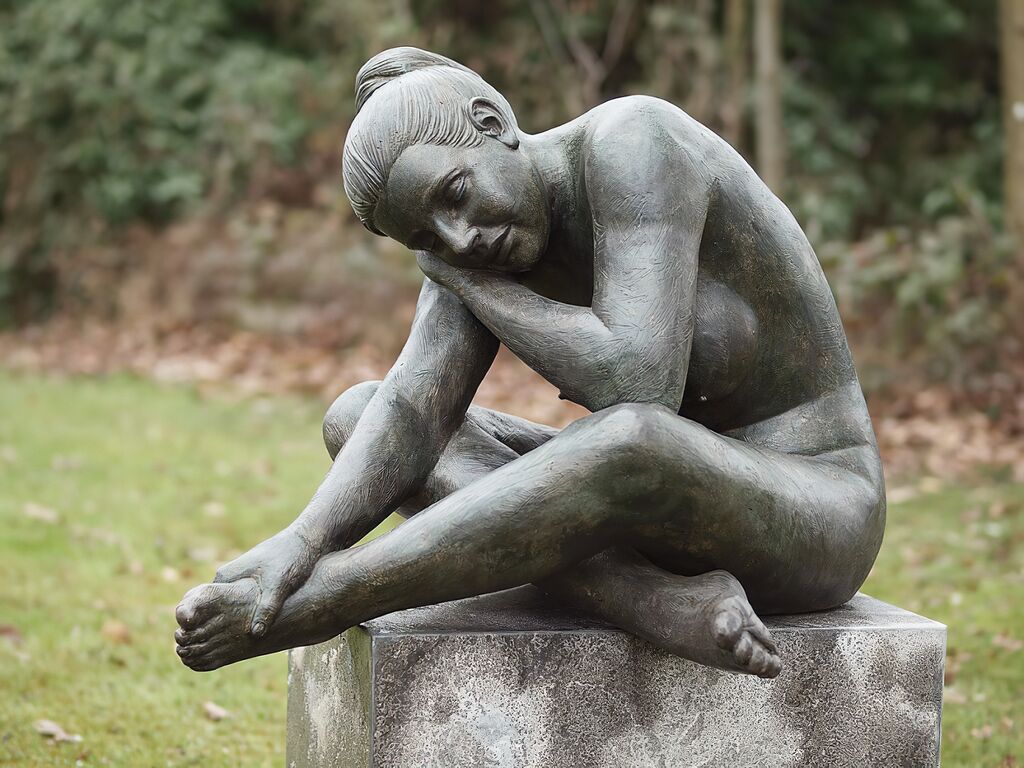  Kunstvolle Bronze Plastik Mit Einer Nackten Frau - Emilia