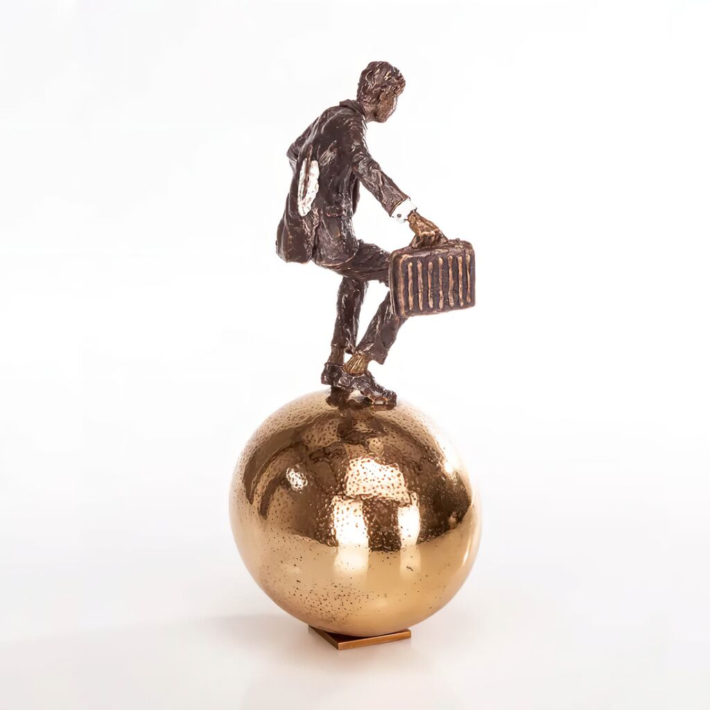  Mann Auf Goldener Kugel - Limitierte Bronzeskulptur - Balance Auf Goldenem Ei