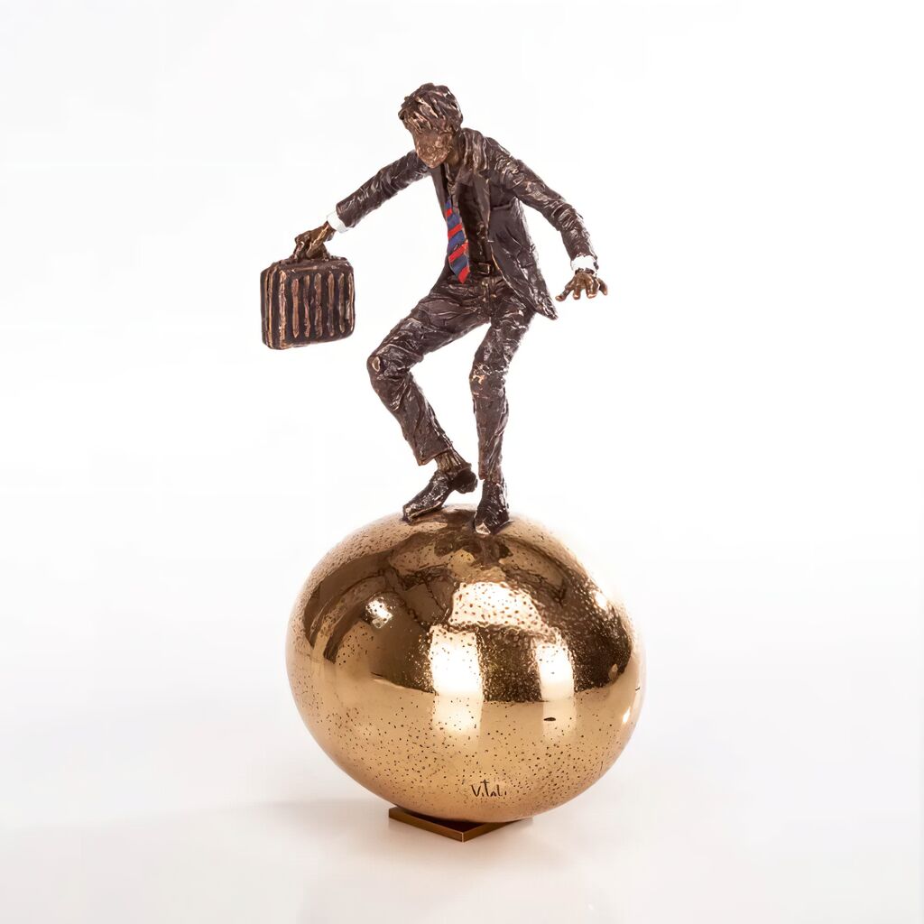  Mann Auf Goldener Kugel - Limitierte Bronzeskulptur - Balance Auf Goldenem Ei