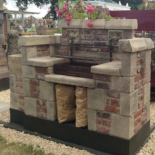  Massiver Steingrill Für Den Garten Mit Floralen Elementen - Barry BBQ