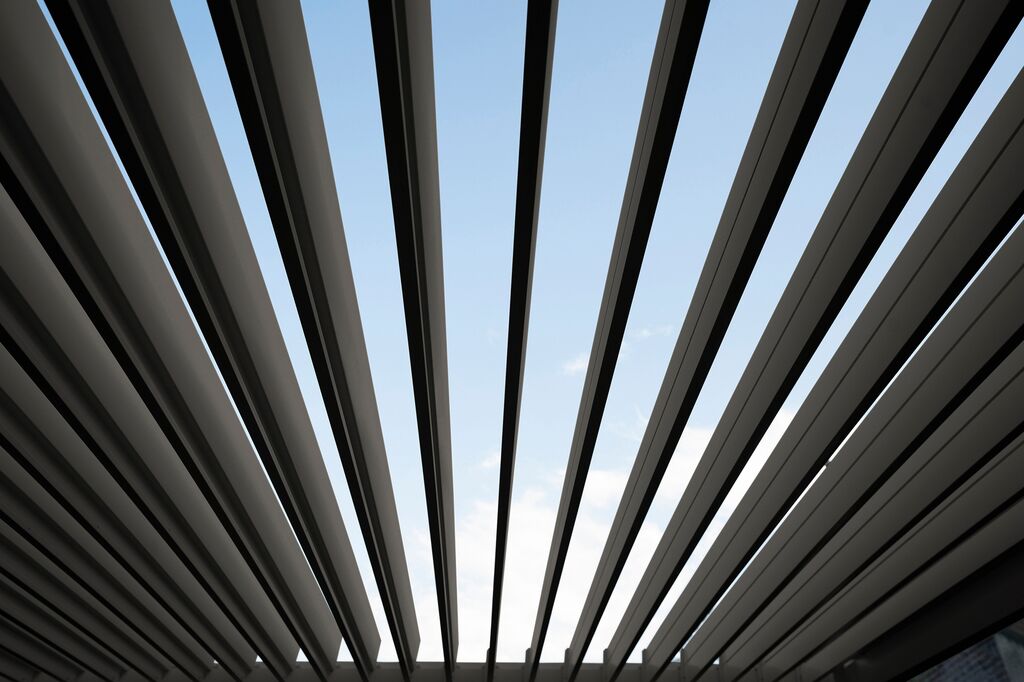  Moderner Anthrazit Gartenpavillon Aus Aluminium Mit Lamellendach - Elegono