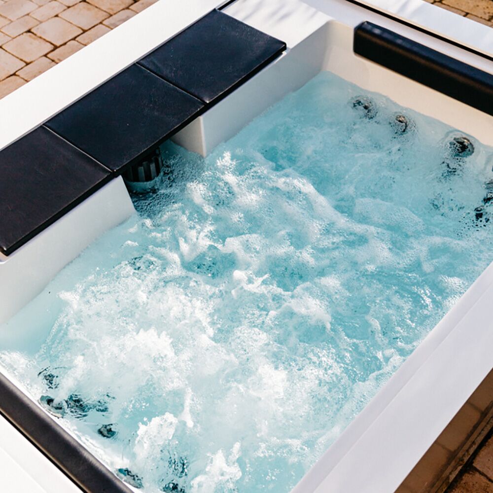  Modernes Spa Für In- Und Outdoor Mit Umfangreicher Ausstattung - Zuberia