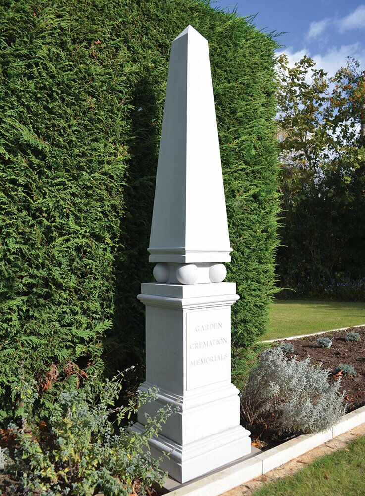  Obelisk Aus Sandsteinguss Mit Sockel Zur Gravur - Berthun Park