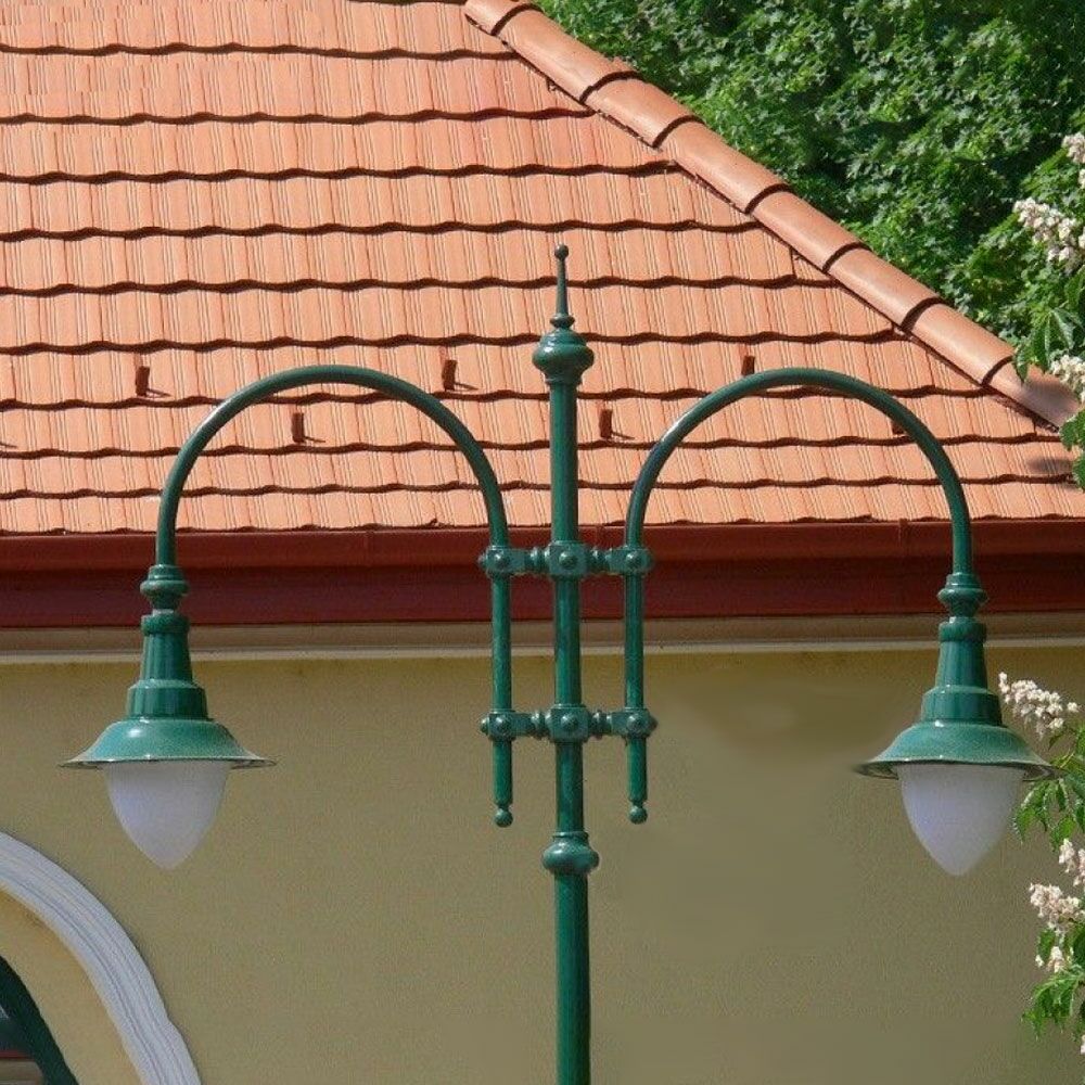  Retro Kandelaber Aus Gusseisen Zur Straßenbeleuchtung - Arik