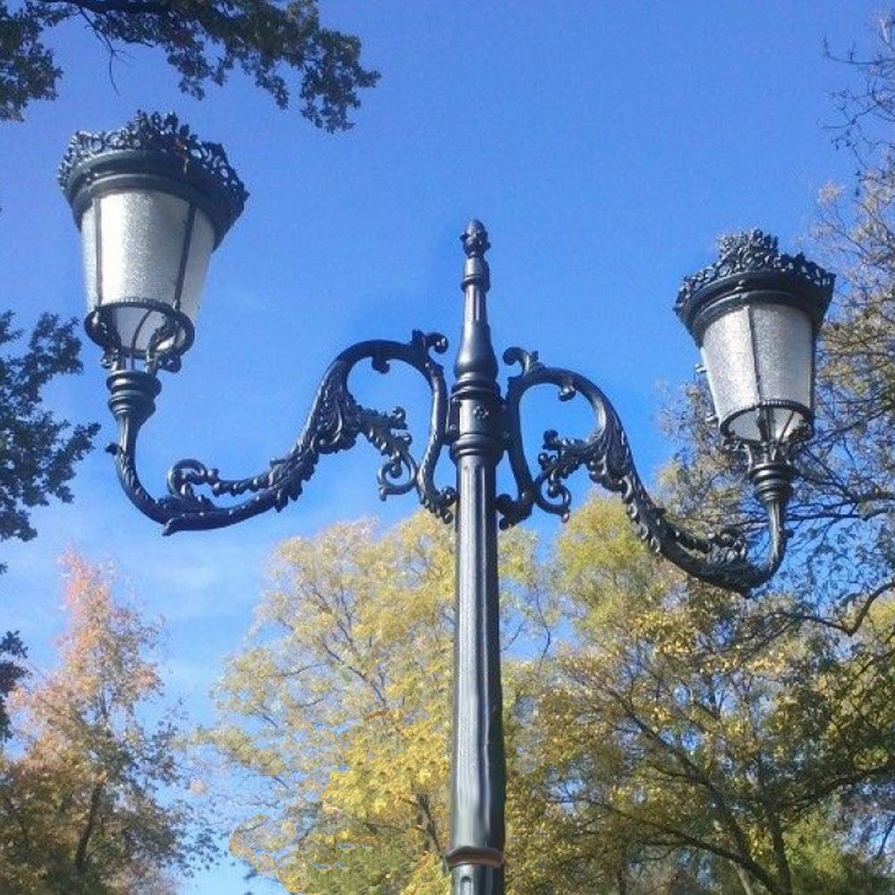  Retro Straßenlaterne Aus Gusseisen Mit Schmuck-Elementen - Annbritt