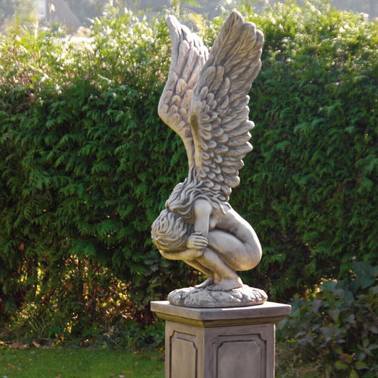  Romantischer Gartenengel Hockend Aus Stein - Mercuria