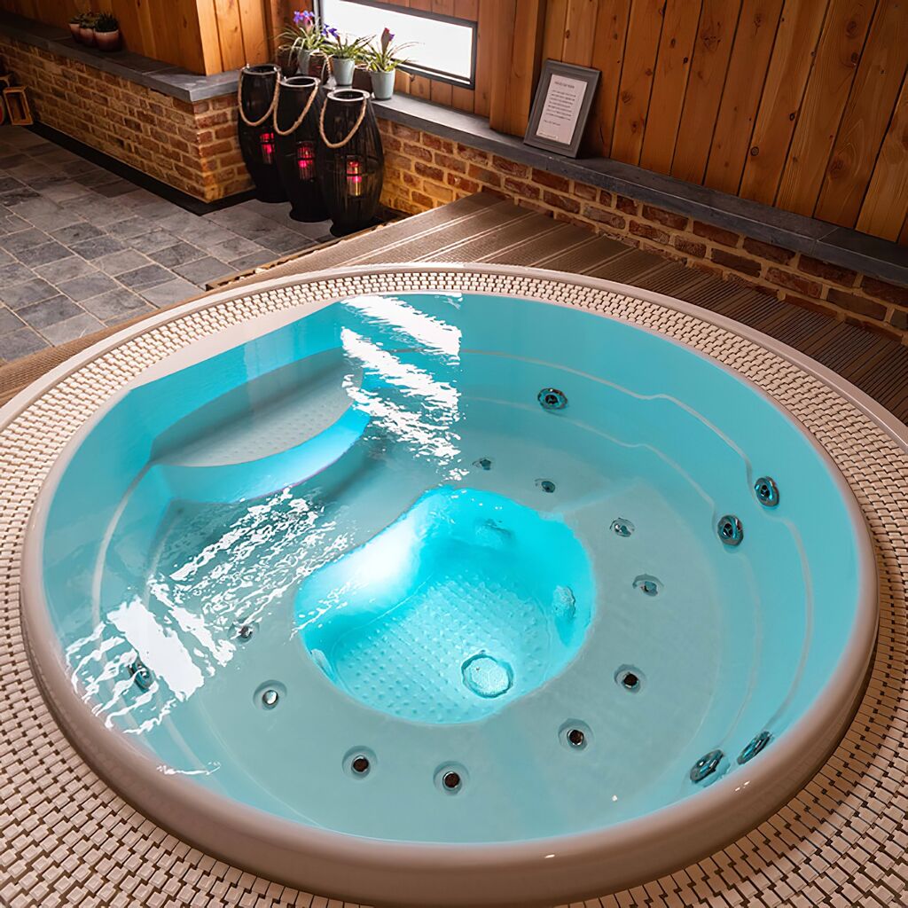  Runder Inground Whirlpool Mit 6 Plätzen Für Die Wellness Oase - Larisa