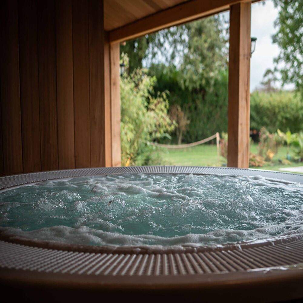  Runder Inground Whirlpool Mit 6 Plätzen Für Die Wellness Oase - Larisa