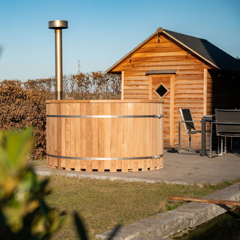  Runder Outdoor Saunabottich Aus Abachi Holz Inklusive Holzofen - Oseye
