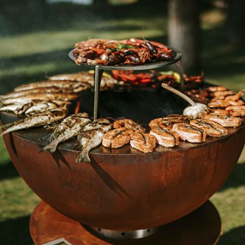 Runder Rostfarbener Gartengrill Aus Stahl Mit Fach Für Holz - Masuria - Stilo Grill
