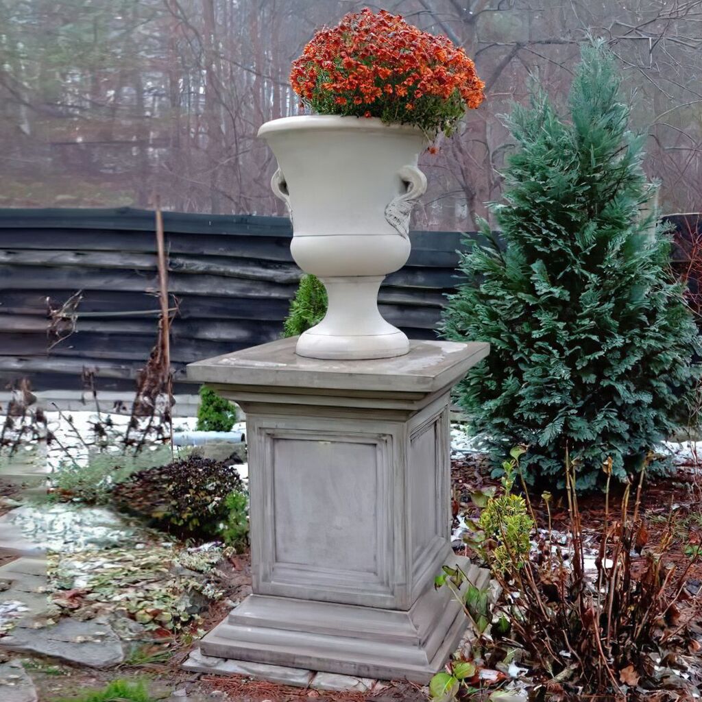  Schlichte Gartenamphore Zum Bepflanzen Mit Dekorativen Griffen - Kasandra