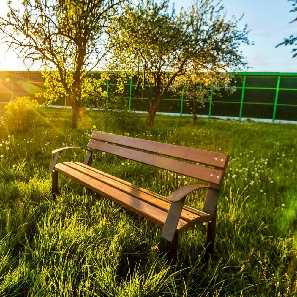  Schlichte Stadtmobiliar Bank Aus Metall Und Holz - Eindride